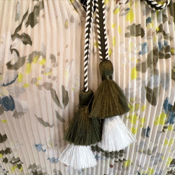 White House Black Market Pleated Tie Neck blouse size XXS - Picture 6 of 13